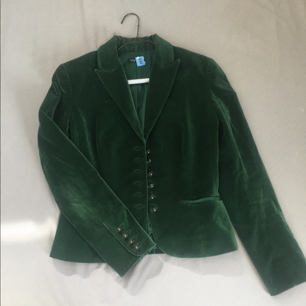 Tahari velvet blazer size 6